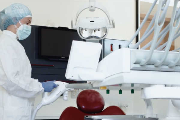 Profesjonalne urządzenie parowe do dezynfekcji wszystkich powierzchni Polti Sani System Express